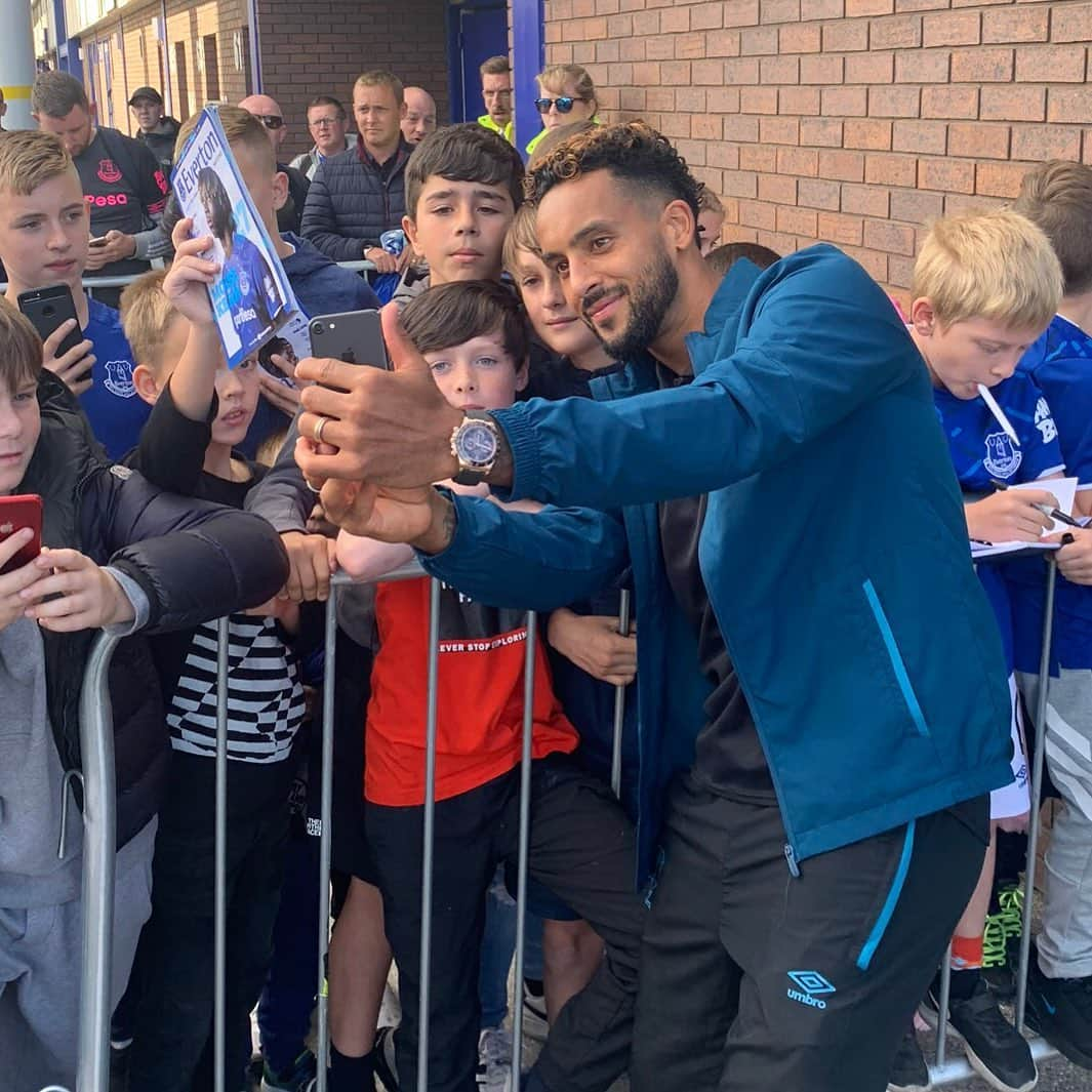 セオ・ウォルコットさんのインスタグラム写真 - (セオ・ウォルコットInstagram)「Great meeting all you Evertonians last Saturday! 🤳🏽」8月23日 4時03分 - theowalcott