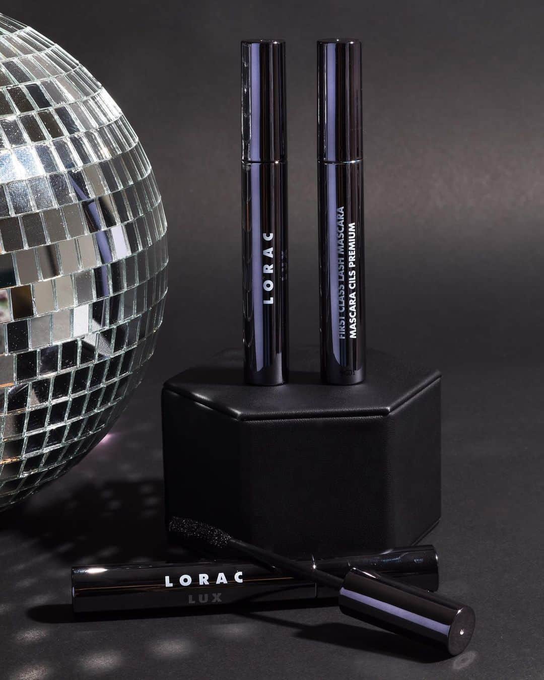 LORACさんのインスタグラム写真 - (LORACInstagram)「Lash bling 💎✨our NEW LUX First Class Lash Mascara’s ultra-finely milled jet black formula is infused with conditioning panthenol & rice-bran extract to keep lashes feeling luxurious & lifted, all-day, all-night ✨💎 now available @ultabeauty, ULTA.com & LORAC.com #LORAC #LORACLUXDiamond #LORACCosmetics」8月23日 4時16分 - loraccosmetics