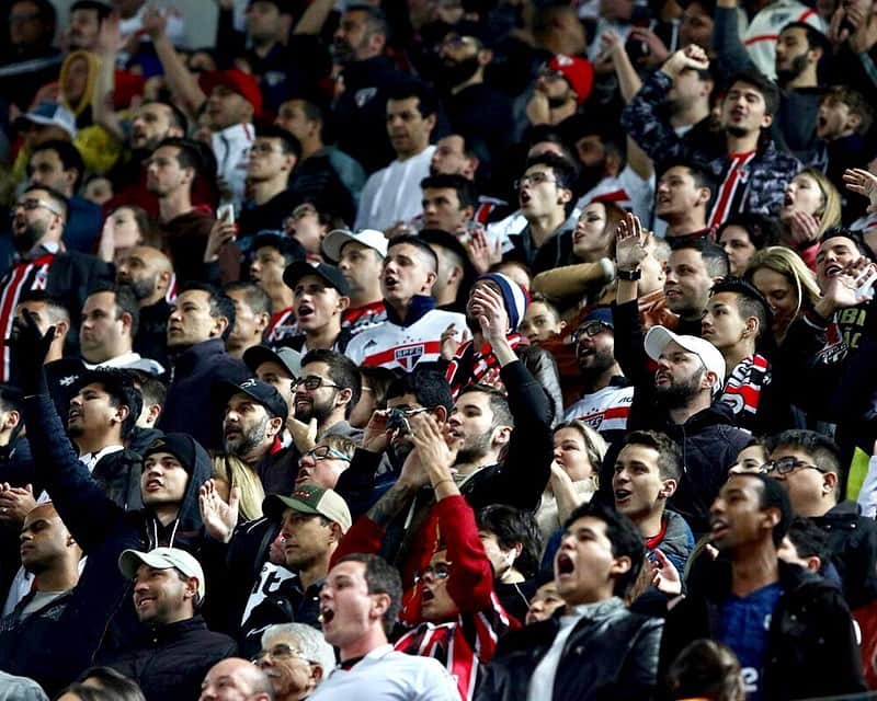 São Paulo FCさんのインスタグラム写真 - (São Paulo FCInstagram)「Valeu pela recepção, Curitiba, e pelo apoio incondicional na Arena da Baixada! #EstaremosSempreJuntos #VamosSãoPaulo 🇾🇪 ⠀⠀⠀⠀⠀⠀⠀⠀⠀ 📸 Rubens Chiri / saopaulofc.net」8月23日 4時18分 - saopaulofc