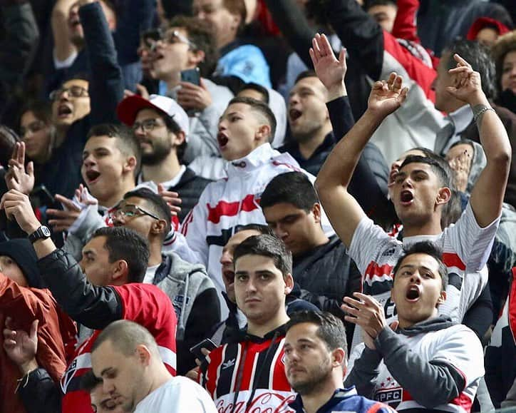 São Paulo FCさんのインスタグラム写真 - (São Paulo FCInstagram)「Valeu pela recepção, Curitiba, e pelo apoio incondicional na Arena da Baixada! #EstaremosSempreJuntos #VamosSãoPaulo 🇾🇪 ⠀⠀⠀⠀⠀⠀⠀⠀⠀ 📸 Rubens Chiri / saopaulofc.net」8月23日 4時18分 - saopaulofc