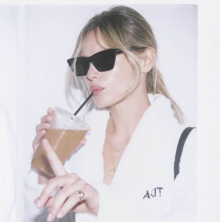 ペイジュ・ライフラーのインスタグラム：「𝓗𝓸𝓵𝓭 𝓹𝓵𝓮𝓪𝓼𝓮」