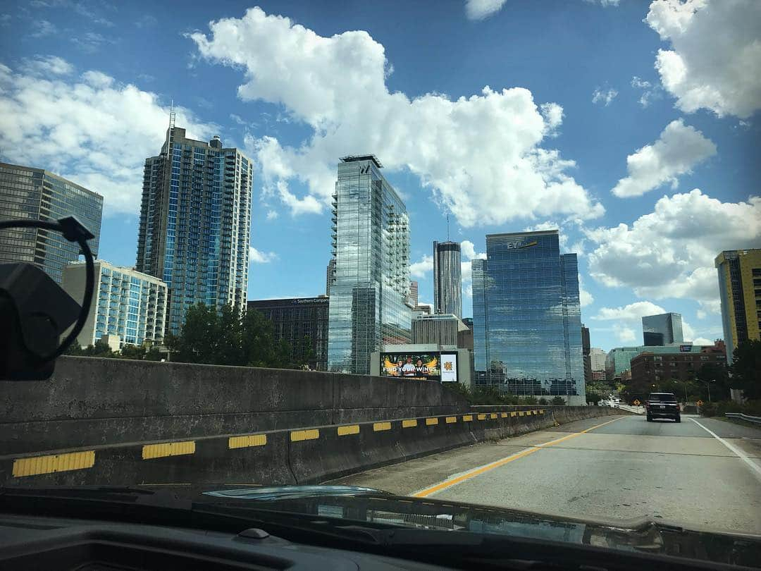 ブライアン・メイさんのインスタグラム写真 - (ブライアン・メイInstagram)「Hello Atlanta ! It’s a Beautiful Day !! Bri」8月23日 5時24分 - brianmayforreal