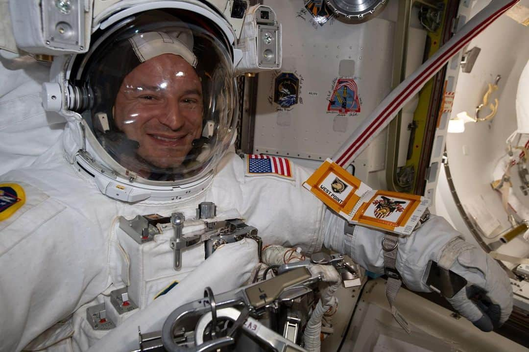 国際宇宙ステーションさんのインスタグラム写真 - (国際宇宙ステーションInstagram)「Pic 1: NASA astronaut Andrew Morgan is pictured working outside the International Space Station during a six-hour and 32-minute spacewalk to install the orbiting lab’s second commercial crew vehicle docking port, the International Docking Adapter-3 (IDA-3). Pic 2: NASA astronaut Andrew Morgan is pictured in his U.S. spacesuit inside the International Space Station's Quest airlock.  Pic 3: NASA astronaut Nick Hague is pictured in his U.S. spacesuit inside the International Space Station's Quest airlock.  Pic 4: NASA astronaut Christina Koch poses for a portrait with Andrew Morgan and Nick Hague in their U.S. spacesuits.  Pic 5: NASA astronauts Andrew Morgan and Nick Hague pose with their U.S. spacesuits.  #nasa #astronaut #international #space #station #spacewalk #walk」8月23日 5時27分 - iss