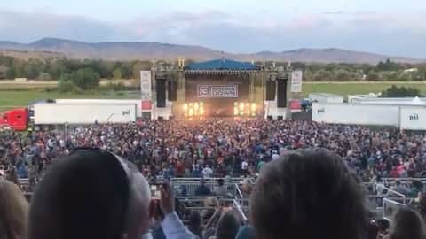 3 Doors Downのインスタグラム：「Look at that crowd! Boise & Spokane, thank you for rockin' with us this week.🤘See you soon, Kennewick & Salem. 📸: @thearistoedit」