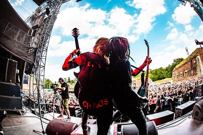 Kazuki Takemuraさんのインスタグラム写真 - (Kazuki TakemuraInstagram)「Thank you everyone who came to our show in UK and EU this summer festival run🤘🔥 📸 @cazrowaoki」8月23日 5時59分 - kazucrossfaith