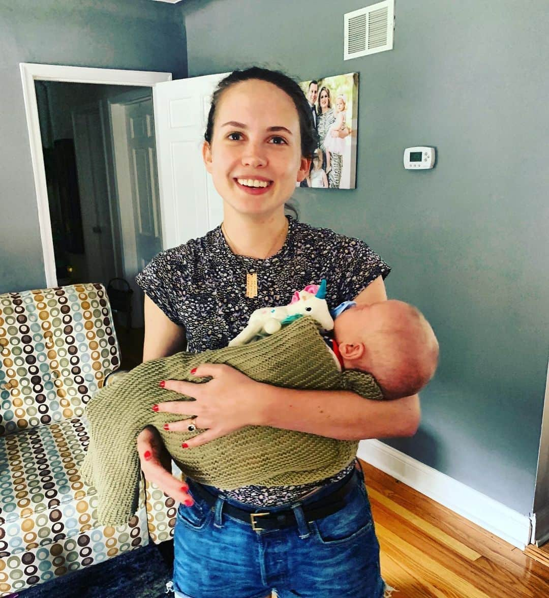 メガン・ジェット・マーティンさんのインスタグラム写真 - (メガン・ジェット・マーティンInstagram)「Holding my nephew in the blanket I knit for him 😍😍😍. #worththecarpaltunnel」8月23日 6時26分 - meaghanjette