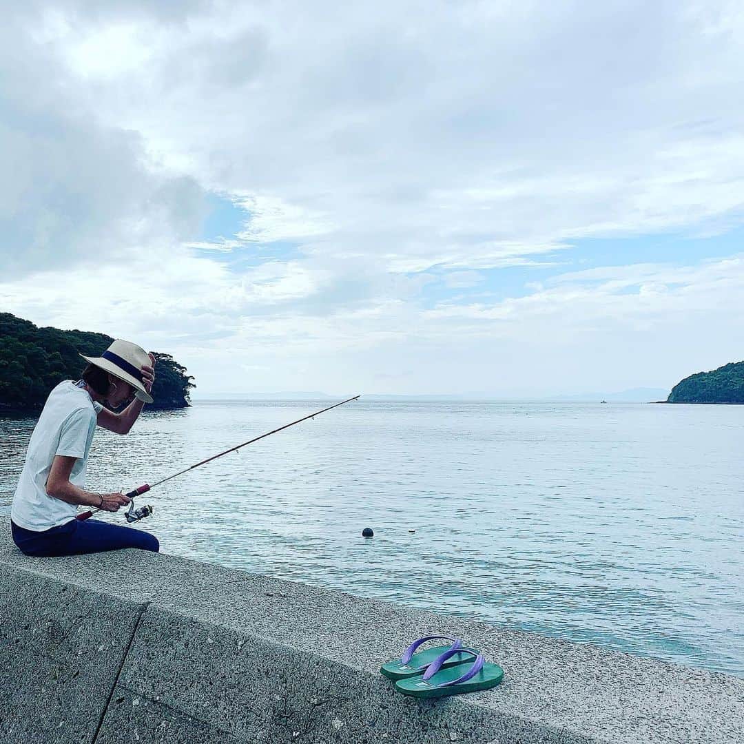 大河内奈々子さんのインスタグラム写真 - (大河内奈々子Instagram)「今夜のご飯のために。 釣れるかしら？ ・ 波の音が心地よくて リラックス◟̆◞̆ ・ #travelgram #夏休み #つり #fishing #海釣り #vacation #traveler」8月23日 16時08分 - nanakoohkouchi