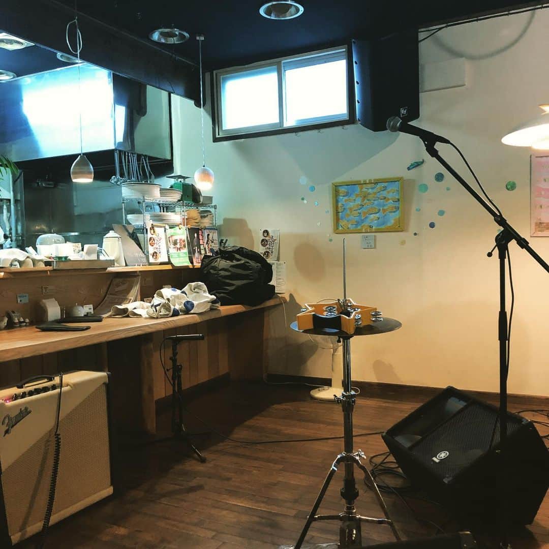 山川のりをのインスタグラム：「今夜は釧路喫茶ラルゴにてギターパンダライブです。18時30分/19時30分、前売３０００円／当日３５００円（高校生以下\1500）1ドリンク別\500＊障害者手帳提示の方は￥1500（本人および必要な場合の付添1名まで)お問い合わせ（ラルゴ） 電話 0154-64-6028です。 お近くの方々会いにきてアイニージュー！」