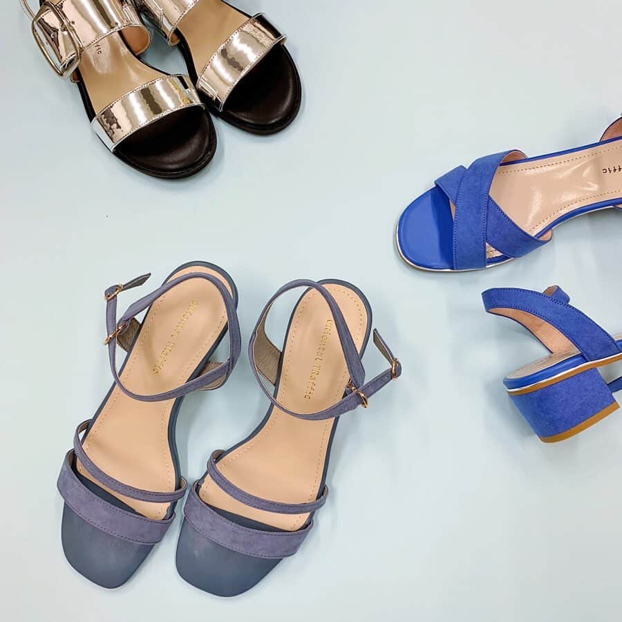 のインスタグラム：「﻿ ﻿ オリエンタルトラフィックのトレンドサンダル👡﻿ ﻿ 華奢なフォルム×スクエアトゥでどんなコーデにも合わせやすい✨﻿ トレンドのくすみカラーでは肌なじみがよくて、上品な印象にしてくれるよ🍁🐒﻿ ﻿ ﻿ 他にも、コスパ抜群✊履きやすくてオシャレなシューズがいっぱいあるよ👠﻿ ぜひ店内を覗いてみてね❤﻿ ﻿ ﻿ ＊キトゥンヒールストラップサンダル　¥5,500＋tax﻿ ﻿ ﻿ ------------------------﻿ ORiental TRaffic﻿ 新宿ミロード　6F﻿ 11:00〜21:00﻿ 03-3349-5761﻿ ------------------------﻿ ﻿ #orientaltraffic#オリエンタルトラフィック#オリトラ#サンダル#sandals#blue#2019ss#shoes#スクエアトゥ#秋コーデ#くすみカラー#くすみブルー#きれいめコーデ#カジュアルコーデ#きれいめカジュアル#トレンド#靴#トレンドコーデ#夏コーデ#カジュアルファッション#トレンドアイテム#ハイヒール#パンプス#スポサン#新宿ミロード#新宿#shinjuku#shinjukustation#tokyoshopping」