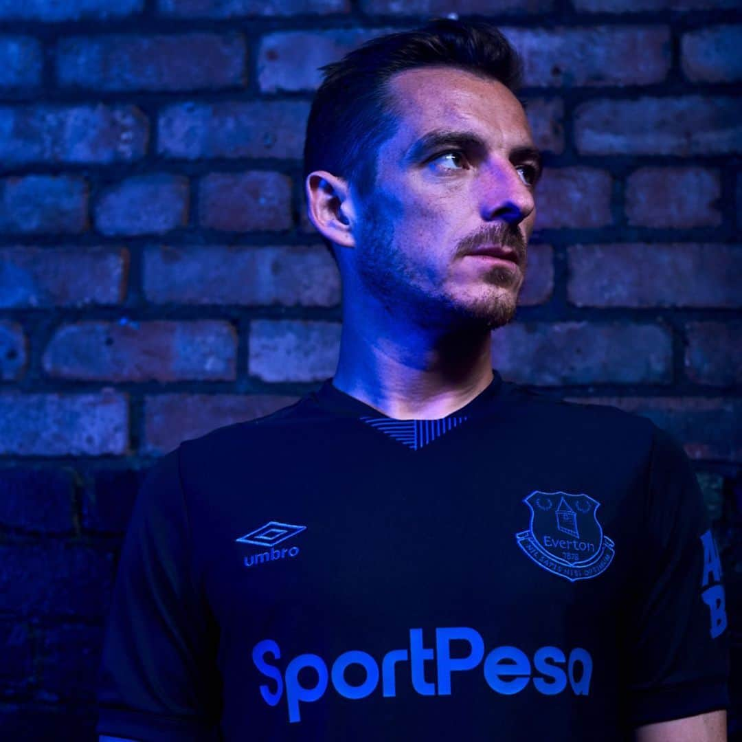 UMBROさんのインスタグラム写真 - (UMBROInstagram)「Completing the lineup for 19/20. Introducing the new @everton Third Kit 🔵 . . . #umbro #EFC #umbrofootball #football #footballshirt #footballculture #soccer #soccerjersey #classicfootballshirts」8月23日 17時02分 - umbro