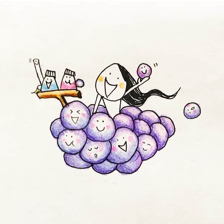 榊山敬代のインスタグラム：「✏️🍇♪… ・  夏休みのらくがき  アラジンに夢中になりました夏は ぶどうさんの絨毯で飛んでゆく図  さて  昨日描こうか迷っていた作品 今朝ふとイメージが浮かんで 挑戦してみる気になりまして 下図イメージこしらえ中の巻  とりあえず #挑戦あるのみ … ・ ・ ・ それから今回の個展のチラシですが  豆子郎さんの本店と大内館にも 設置させていたたきましたので  お近くにお越しの際は喫茶のついでに お立ち寄りいただければとおもいます… ・ ・ ・ 🎐… ・ 個展のご案内  榊山敬代 日本画展 「浄」Kiyoshi 泥水に咲く蓮のように  会期：令和元年 9月21日(土)／22日(日)／23日(月・祝) 会場：池上大坊本行寺客殿１階　牡丹／桔梗之間  開館時間／午前10時から午後3時　 作家在廊時間／全日午後12時から15時 入場料／無料  アクセス／東京都大田区池上2-10-5（都営浅草線西馬込駅・東急池上線池上駅より、いずれも徒歩10分） http://www.hongyozi.or.jp/ ・ ・ ・  この度は 東京は池上大坊本行寺にて 蓮をモチーフに 福島県いわき市のお寺より ご依頼いただき制作しました作品をはじめ いわき市のお寺からインスピレーションを いただき 仏教の説法のひとコマであります 八正道をテーマにしました新作を お披露目させていただきます  三日間と短い会期ではございますが お彼岸の季節に 情緒あるお寺の景観の中で 日本画とこころ浄らかなひとときへ ご案内できればとおもいます  本行寺から本門寺へと続く境内では都心を忘れるような壮観な眺めもございます 展示の他にも見所豊かなお寺ですのでこの機会にゆっくりとご堪能ください  個展開催につきましてのこころざしや 新作に対しての姿勢などはブログなど 少しずつ更新していきたくおもいます  掲載作品 八正道〈弐〉正しい心を灯して生きるとき 〈正命・正精進・正念・正定 図〉 制作 平成31年／絹本・彩色 ・ ・ ---------------------------------------- ・ ・ ・ #fruit #果物 #頂き物 #gift の贈り物 #🙏 #Muscat #マスカット #Muscat #巨峰 #illustration  #日本画家 の #ラクガキ #art #ペン画 #pen #sarasa #anime #artist #らくがき #らくがき_sakakiyamatakayo #sakakiyamatakayo_rakugaki」