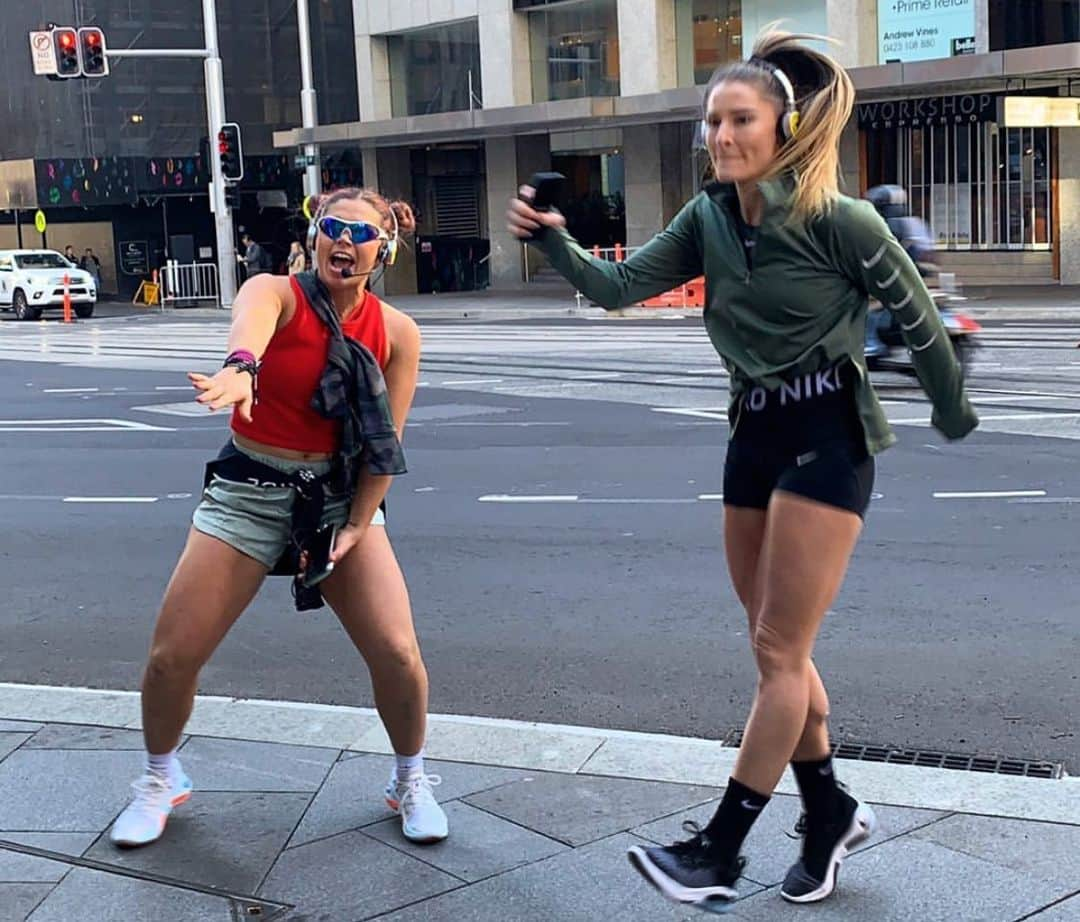 フィービー・ディ・トマソさんのインスタグラム写真 - (フィービー・ディ・トマソInstagram)「Not sure Sydney was ready for us @lydiaodo 😎 The #nikejoyride adventure is overrr 💔 But ima keep serving up FUNtimes foreverrrr 😎💥❤️😍🤩🥳💃🏻 #lifegoals #fridayfeels #ohwow #speeddealers #idontthinkyoureready @nikerunning」8月23日 8時24分 - phoebeditommaso