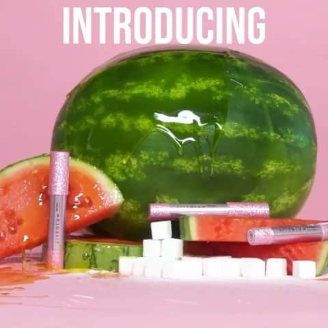 laurag_143のインスタグラム：「I’m so excited for our “Sugar Baby” lip scrub that is launching tomorrow in our September @liveglam.co KissMe collection 🙌🏼💄❄️ Say goodbye to sticky fingers, &  chapped lips!! Who wants to try it 🙋🏻‍♀️🙋🏻‍♀️ Comment a 🍉 for a chance to win one!!」