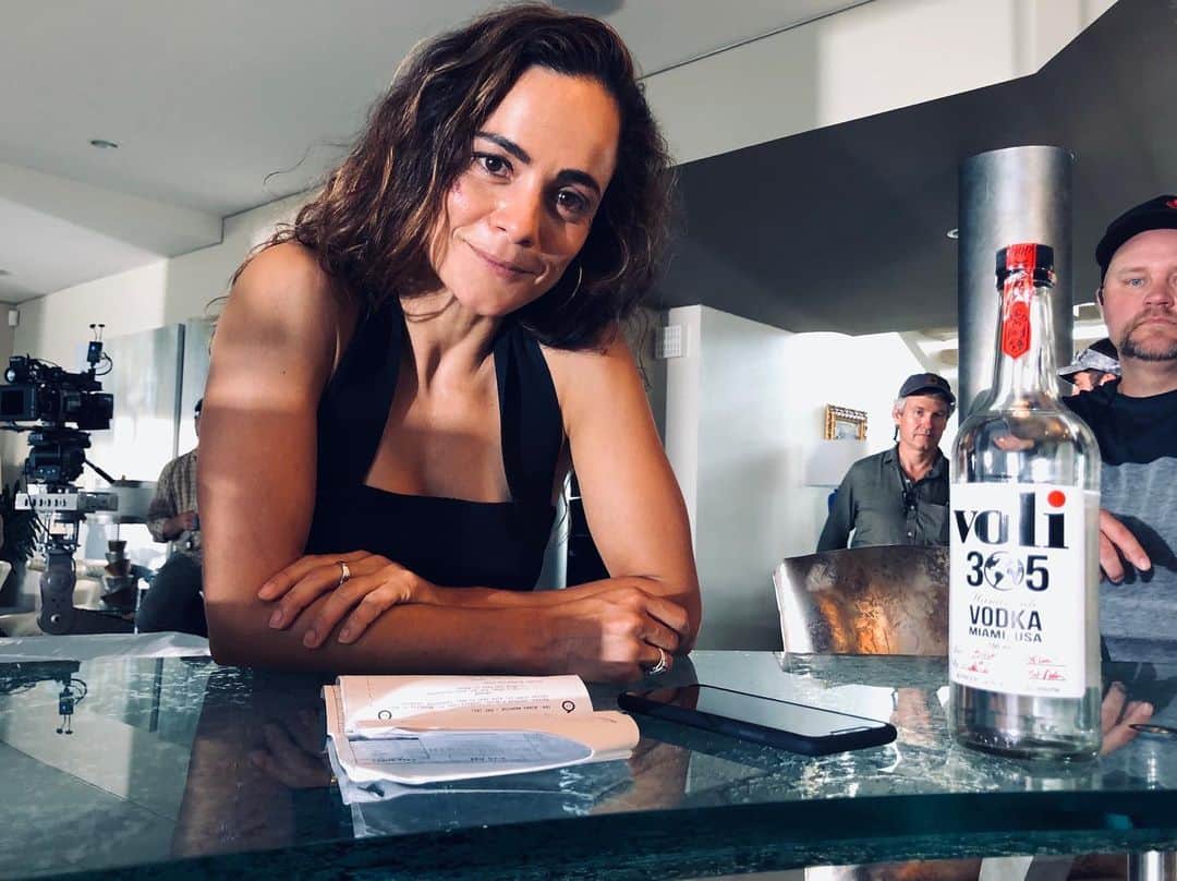 ピットブルのインスタグラム：「Thank you @queenonusa for showcasing @voli305vodka in tonight's episode! Only two more shows this season, so be sure to watch at 10/9c 📺」