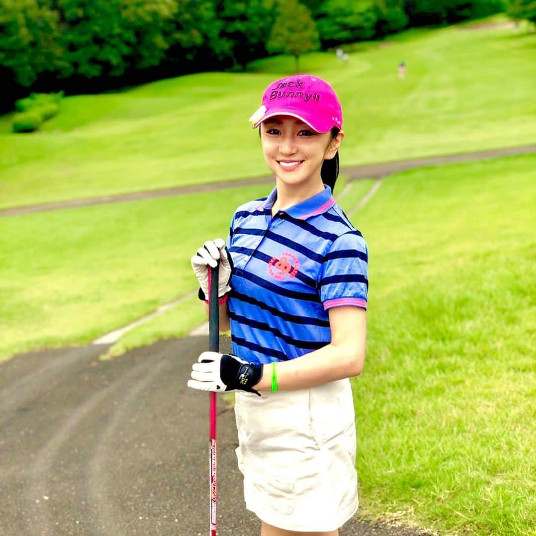 柑谷あゆみさんのインスタグラム写真 - (柑谷あゆみInstagram)「GTBカップ第6戦⛳️ ご参加の皆さまありがとうございました✨ 珍しくキャップにしてみたら仲良しのゆっきーなと似てた🧢w 昨日は曇空だったので涼しくゴルフ日和でした😍 また来月もよろしくお願いします😍✨🎶 ・ #GTバーディーズカップ#GTバーディーズ#昭和の森ゴルフコース#ゴルフトゥデイ#GOLFTODAY#三栄書房#ファッションチェック #ゴルフ動画 #ラウンド#fujikurashaft #ゴルフウェア  #パーリーゲーツ#ゴルフ女子#女子ゴルフ #ゴルファ #golf  #golfing  #golflife  #golfgirl  #instagolf  #golfer #girlgolfer #골프 #골프웨어 #กอล์ฟ#ゴルフ大好き #ゴルフコーデ #ゴルフコーディネート #ゴルフファッション#ゴルフ好きな人と繋がりたい」8月23日 9時37分 - kantani_ayumi