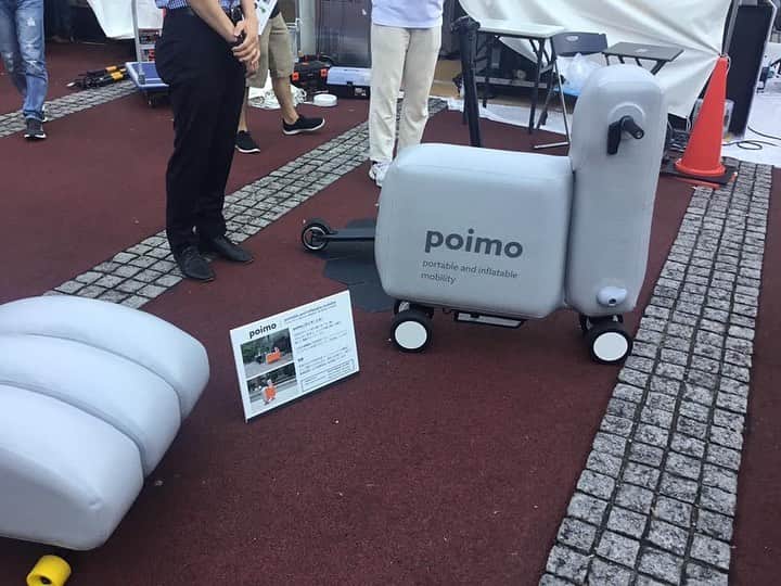 小池百合子さんのインスタグラム写真 - (小池百合子Instagram)「竹芝客船ターミナルで各種の新型ロボットを視察。おもてなしロボット、警備ロボット、配膳ロボットからたこ焼きロボットまで。日進月歩のイノベーションが楽しみです。」8月23日 9時44分 - yuriko.koike