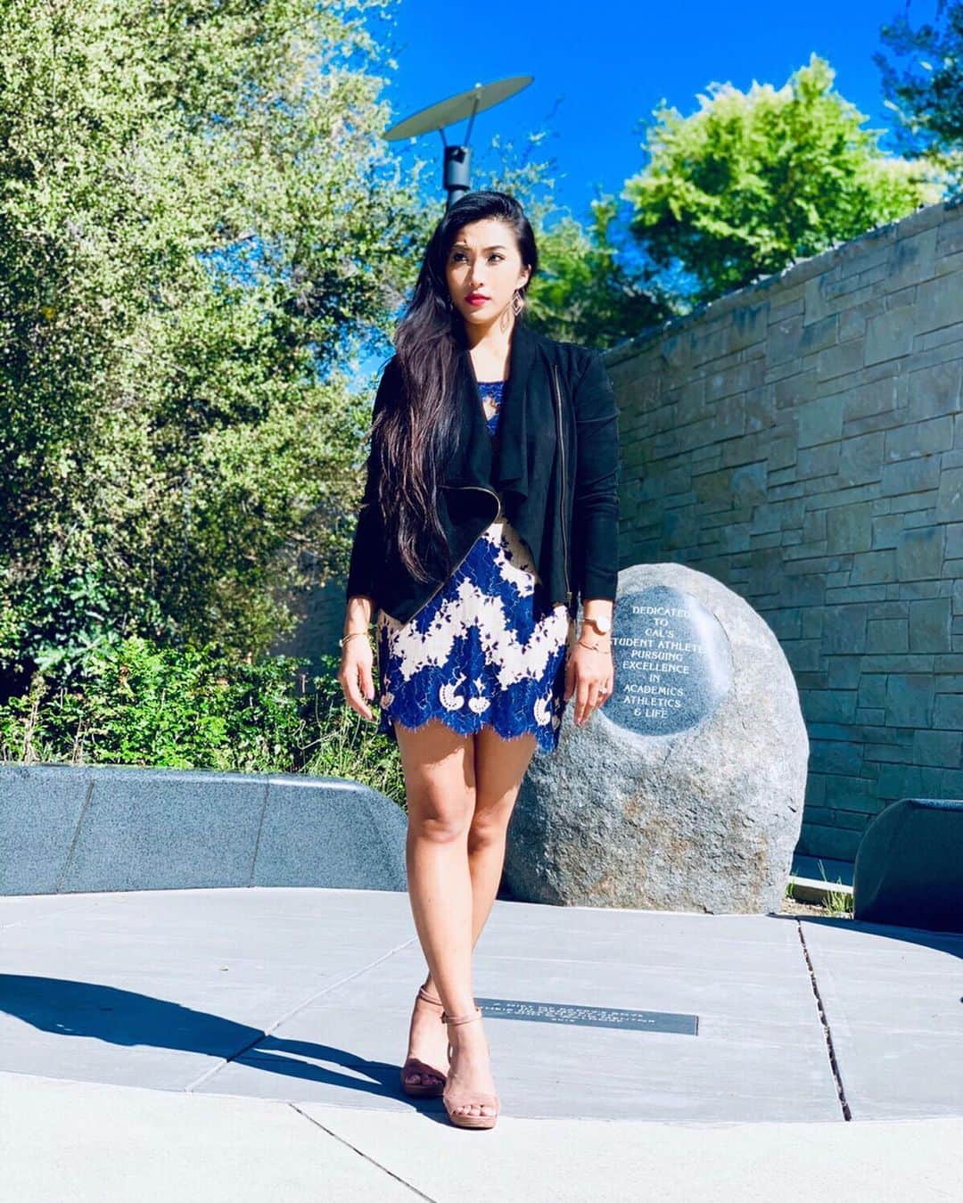 オリビア・タイのインスタグラム：「I’m grateful to have had the opportunity to perform in front of 9,000 of my new classmates at @ucberkeleyofficial in this awesome fall outfit from @siren.boutique! • See you all again in January. Hope you have a fun & productive GBO! • GO BEARS! 🐻 • #iamberkeley #berkeleypov • Styled & Sponsored by local San Francisco boutique, @siren.boutique • Outdoor Photos by @mybunnyvalentine」
