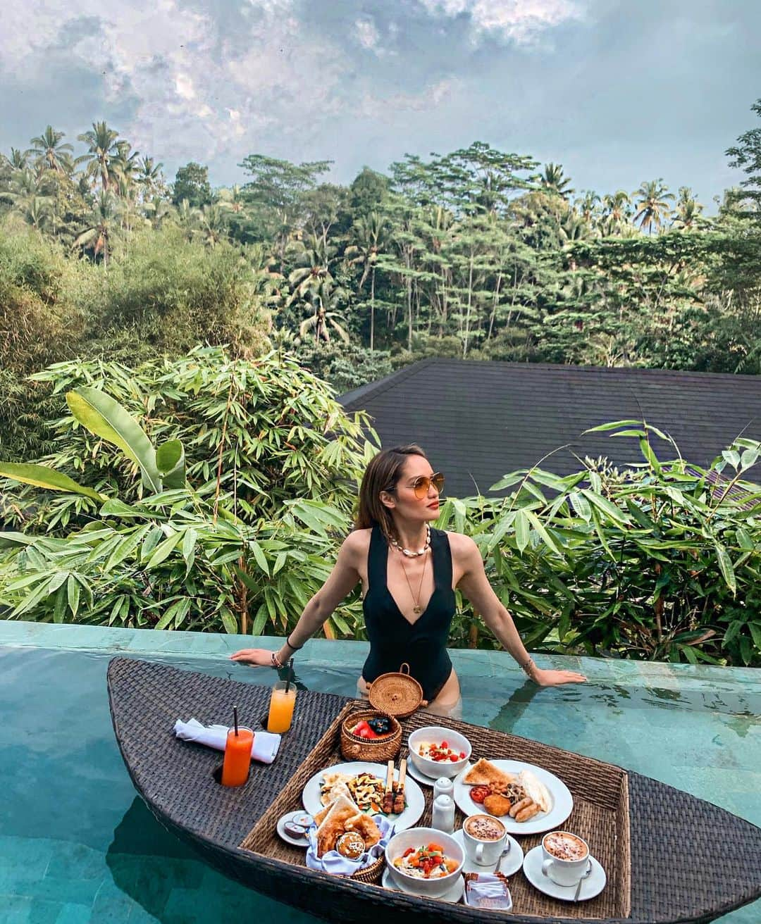 Cinta Lauraさんのインスタグラム写真 - (Cinta LauraInstagram)「Breakfast with a view — @samsaraubud. 💚」8月23日 9時55分 - claurakiehl