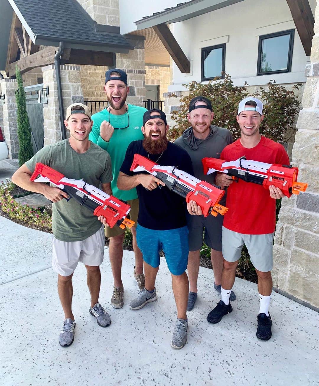 Dude Perfectさんのインスタグラム写真 - (Dude PerfectInstagram)「Get tactical with the #Fortnite TS blaster, only from @Nerf! #ad #NerforNothin」8月23日 9時58分 - dudeperfect