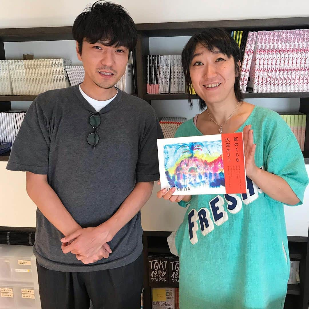 大宮エリーさんのインスタグラム写真 - (大宮エリーInstagram)「なんか少年感あるな、、、 夏の終わりには直太朗 マチノブンカサイっていう 岡山のフェスでふたりでなぜか 司会する前に 【今夜はスナックエリー】 #スナックエリー　本日23日（金）21時開店♪ ゲストは#森山直太朗 さん！お見逃しなく ☆LINE LIVE live.line.me/channels/98027… ☆インスタライブ instagram.com/ellie_omiya」8月23日 10時06分 - ellie_omiya