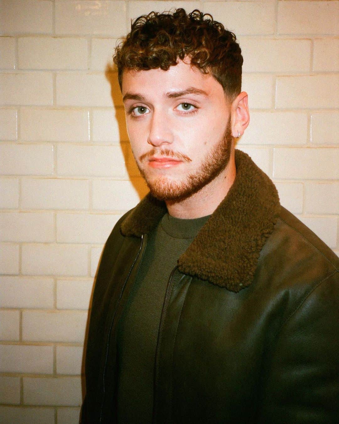 Flaunt Magazineさんのインスタグラム写真 - (Flaunt MagazineInstagram)「Go to Flaunt.com and get to know Bazzi the American singer, producer, rapper crushing streaming numbers and topping charts left and right. In barely two years, the Canton, Michigan native has skyrocketed to one of the biggest stars in pop, unleashing a whole new sound full of melody and bass-heavy production. It was in October of 2017 when he unleashed “Mine” which went on to become a viral meme thanks to a Snapchat filter. The hit single peaked at number 11 on the US Billboard Hot 100 while topping the CHR/Top 40 radio charts at #1.  Z @ZEGNAofficial jacket and sweater.  Written by: @shirju Photographed by: @davidlekach Styled by @luca__kingston Grooming: @nathanieldezan  Produced by: @bjpandabear  #flauntmagazine #flaunt #flauntdotcom #bazzi #zegna #zzegna」8月23日 10時27分 - flauntmagazine