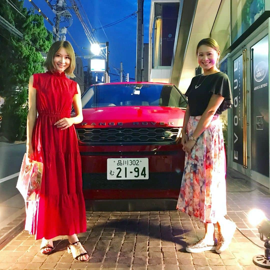 TONEAYUさんのインスタグラム写真 - (TONEAYUInstagram)「昨日は...🥺🚘🍸﻿ ﻿ レンジローバーの新型「EVOQUE（イヴォーク）」のパーティーへ🥰﻿ ﻿ アンバサダーに森星さんが就任&CMを製作することを記念したイベントで、ご本人も登場✨﻿ ﻿ 新型のEVOQUE﻿ めちゃくちゃかっこいい！！﻿ ﻿ 何も考えずに赤いワンピース着たらマッチしちゃったけどwwww﻿ ﻿ 一番好みだったのは、赤😍﻿ ﻿ めちゃかっこよかった〜❤️﻿ ﻿ #HelloEvoqueTokyo﻿ #レンジローバー﻿ #EVOQUE﻿ #ジャガー﻿ #高級車﻿ #森星﻿ #PARTY﻿ #イベント﻿ #PR﻿」8月23日 10時26分 - toneayu