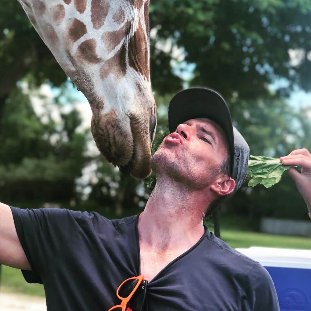 スコット・フォーリーのインスタグラム：「Final days before the kids are back in school and I’m going to miss my time with them. Thanks to @buschgardens for having us today.」