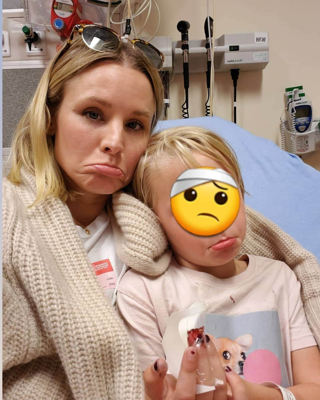 クリスティン・ベルさんのインスタグラム写真 - (クリスティン・ベルInstagram)「First emergency room visit. One hairline fracture and a finger smushed so hard in the door it popped like a jelly donut. Thank you so much to @childrensla for the amazing care, thank u Dr. Olsen, and Sonia our child life specialist. Did you know that when you enter the emergency room at @childrensla you immediately get a "Child Life Specialist" trained to make sure your child knows what happening? And to make sure you understand all of what's happening and your choices? It made us feel so safe. And @childrensla follows up the next day with a phone call to make sure all is well after the trauma. Excellent care all around. Thank you to all who helped my baby. (Ps I'm not attaching a pic of the finger because there was literally burger popping out all over and it as pretty gross.)」8月23日 10時25分 - kristenanniebell