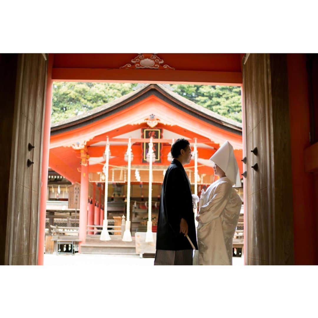 和婚スタイルさんのインスタグラム写真 - (和婚スタイルInstagram)「. #住吉神社 (山口県下関) 大阪の住吉大社、博多の住吉神社とともに日本三大住吉の一つとされている神社です。 緑に囲まれ、厳かな雰囲気の中で挙式を執り行うことができます。  @wakonstyle  #和婚スタイル  #神社婚 #和婚 #和装 #色打掛  #白無垢 #角隠し #ウェディングフォト #ブライダルフォト #ロケーションフォト #前撮り #和装ヘアスタイル #神前式 #関西花嫁 #関東花嫁 #九州花嫁 #神前式挙式 #結婚式 #ウェディング #2019春婚 #2019夏婚 #2019秋婚 #2019冬婚 #日本中のプレ花嫁さんと繋がりたい #weddingphotography #日本三大住吉」8月23日 10時35分 - wakonstyle