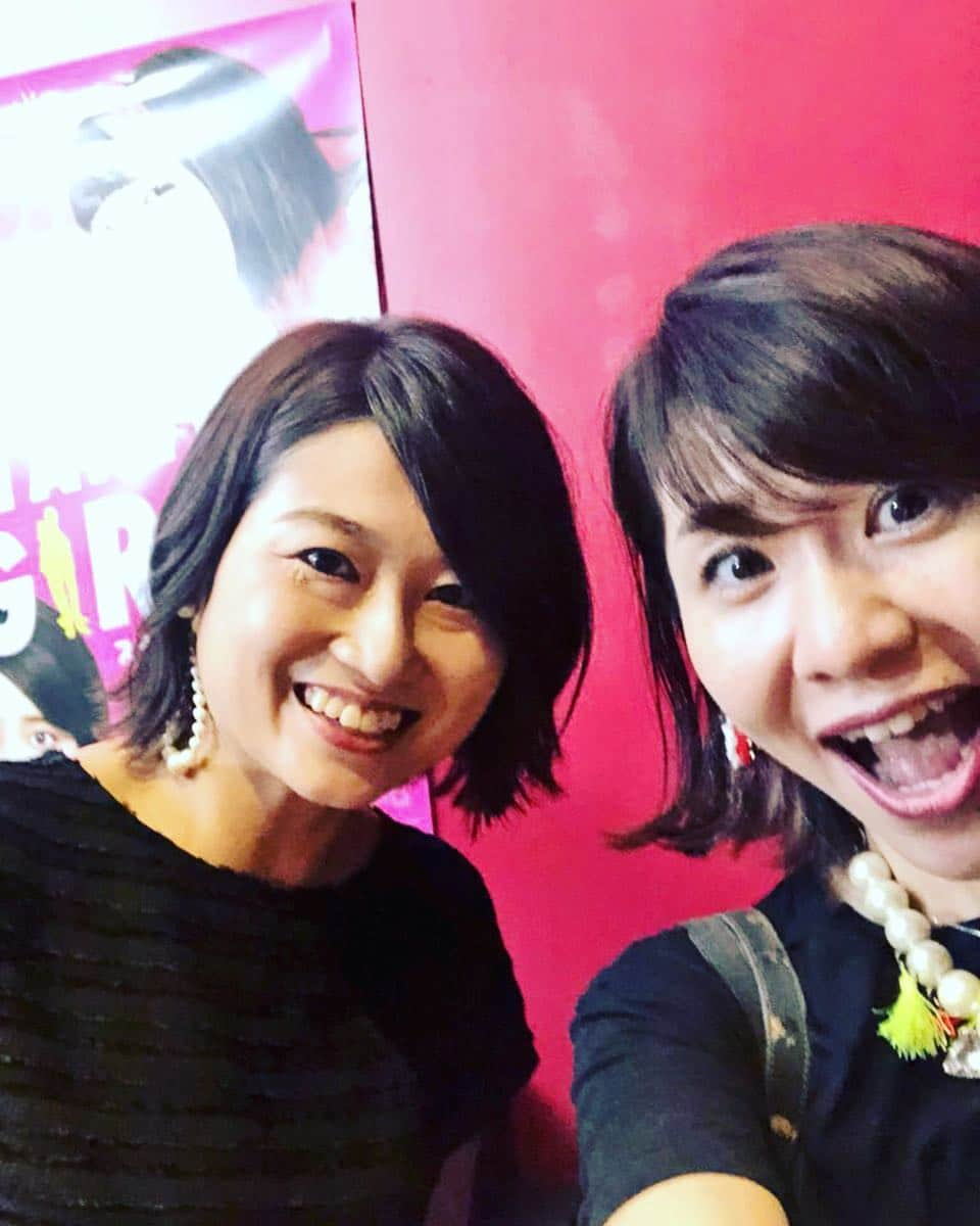 伊藤さとりさんのインスタグラム写真 - (伊藤さとりInstagram)「映画な舞台挨拶。 #スタートアップガールズ  池田千尋監督です！ 上白石萌音ちゃんと 山崎紘菜ちゃんという元々仲良しな 2人が正反対ながら 切磋琢磨して起業していく 青春ストーリー。 完成披露には アドリブを入れていたという 山本耕史さんや 主題歌を担当した アジアンカンフージェネレーション 後藤さん、喜多さん フィーダーのグラントさんが 登場しましたよ！  #上白石萌音 #山崎紘菜  #女優 #山本耕史 #俳優  #池田千尋 #監督  #アジアンカンフージェネレーション  #主題歌 #フィーダー  #完成披露上映会  #映画好きな人と繋がりたい  #舞台挨拶 #映画  #映画パーソナリティ  #伊藤さとり  #映画コメンテーター #邦画 #青春映画 #スタートアップ  #映画鑑賞 #音楽が好き」8月23日 10時31分 - ito_satori