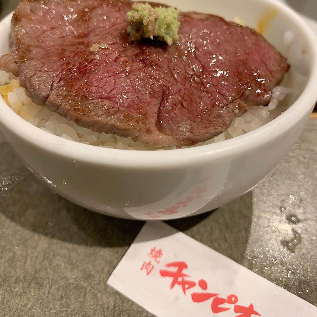 Mika Jimboさんのインスタグラム写真 - (Mika JimboInstagram)「だいすきなたいーちが大阪から来てたから集合っ🥜月に2回も会えるなんて嬉しすぎるぜ🥺. . 去年のこの時期にも一緒にチャンピオン行ったよなー🥺. . 今日も美味しすぎて食べ過ぎて笑いすぎてこのメンバーでいると何も覚えてない🙄笑 はやくひいも参加してほしい次第です😟💕. . #だいすきメンバー #東京のうまいメシシリーズ  #まっちゃんが焼くよ〜#自己主張強め店員に育った#焼肉ババア#焼肉チャンピオン本店#焼肉チャンピオン#らんぼそをワサビで食べて#うますぎて死ねる#最後の写真勢い強め#まっちゃん最近焼いてくれてありがとう#店長にも会いたいよ💕. . #3150」8月23日 10時41分 - mikajimbox