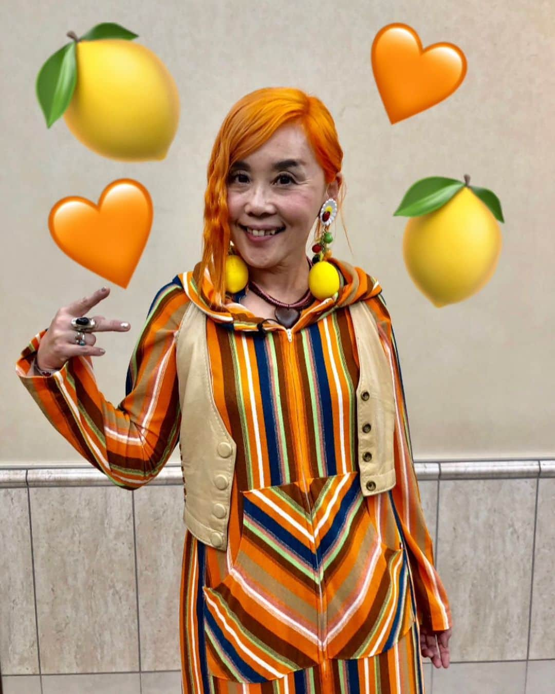 野沢直子さんのインスタグラム写真 - (野沢直子Instagram)「Sometimes Store で借りた、レモンのイヤリング🍋かわいすぎ🧡 でも、番組みてくれた高校の同級生からライン来て、レモンの上についてたの、オムライスにデミグラスソースかかってんの？て聞かれてひっくり返った🤣🤣 衣装、全てSometimes Storeのものです❤️ #友よ老眼がひどすぎる @sometimes_store」8月23日 10時46分 - naoko.nozawa