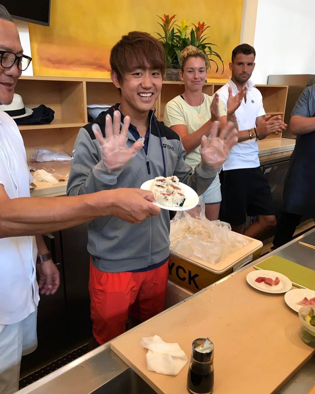 西岡良仁さんのインスタグラム写真 - (西岡良仁Instagram)「I love cooking!!!! Sushi 🍣 and Steak 🥩 😋😋 #restaurantmorimoto #benjaminsteakhouse #ベンジャミンステーキハウス #sushi #steak #お寿司 #ステーキ」8月23日 10時49分 - yoshihito0927