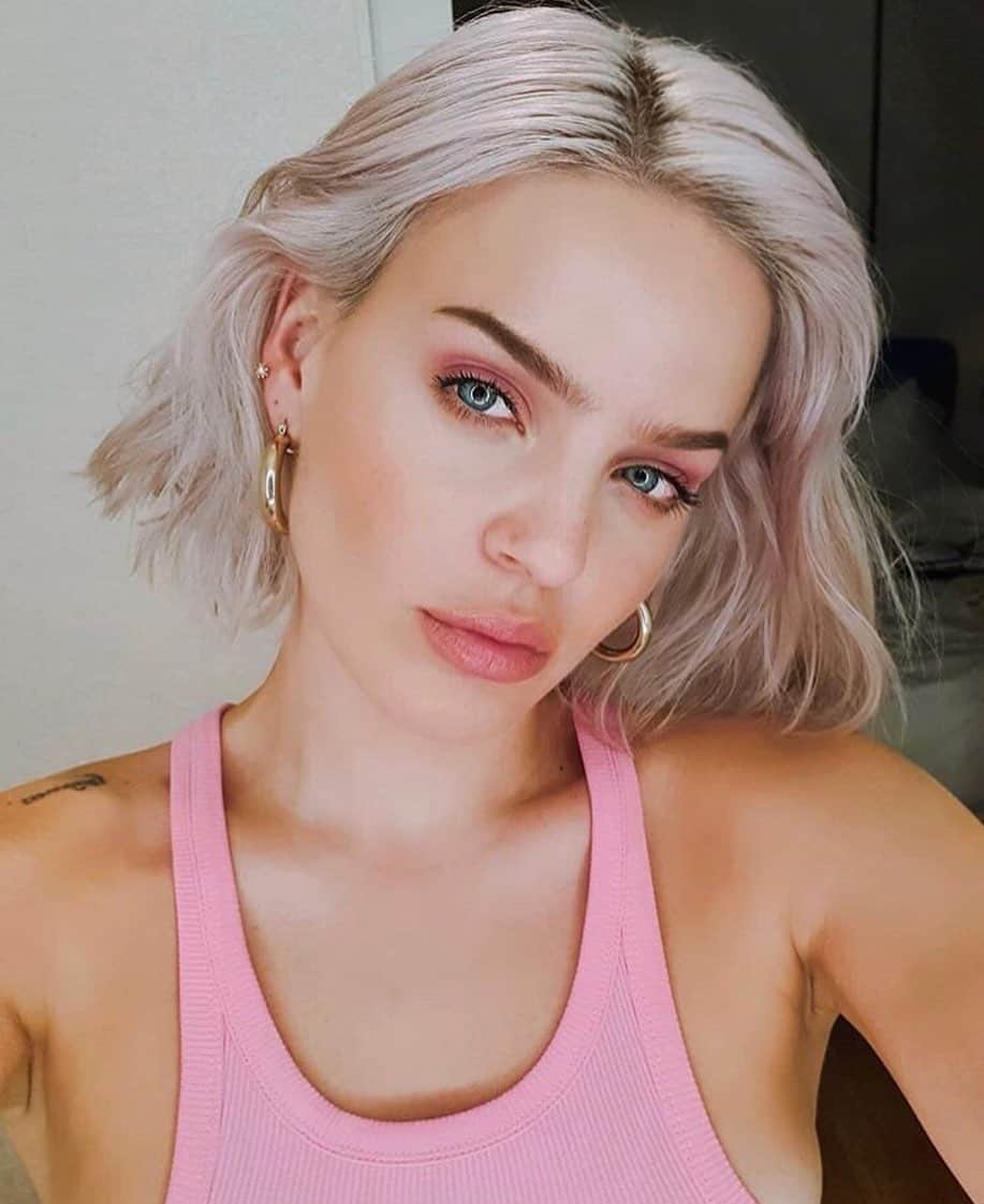 ポール・ノートンさんのインスタグラム写真 - (ポール・ノートンInstagram)「@annemarie makes being lonely look so damn pretty I must say! #bts “F**k, I’m lonely” video #hair by Me @leobypaulnorton using @hottoolspro & @unite_hair #makeup by @jennaantonmakeup #annemarie #lauv #lauvsongs」8月23日 10時49分 - paulnortonhair