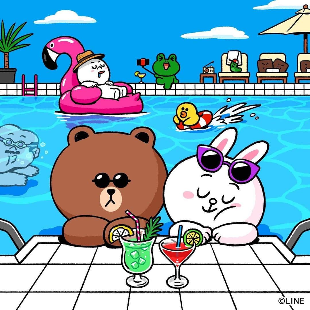 のインスタグラム：「夏が終わる前に #プールデート🕶️﻿ ​﻿ #夏大好き #プール #水遊び﻿ #バカンスデート﻿ ​﻿ #BROWN #CONY #BOSS #SALLY #MOON #LEONARD #EDWARD #LINEFRIENDS」