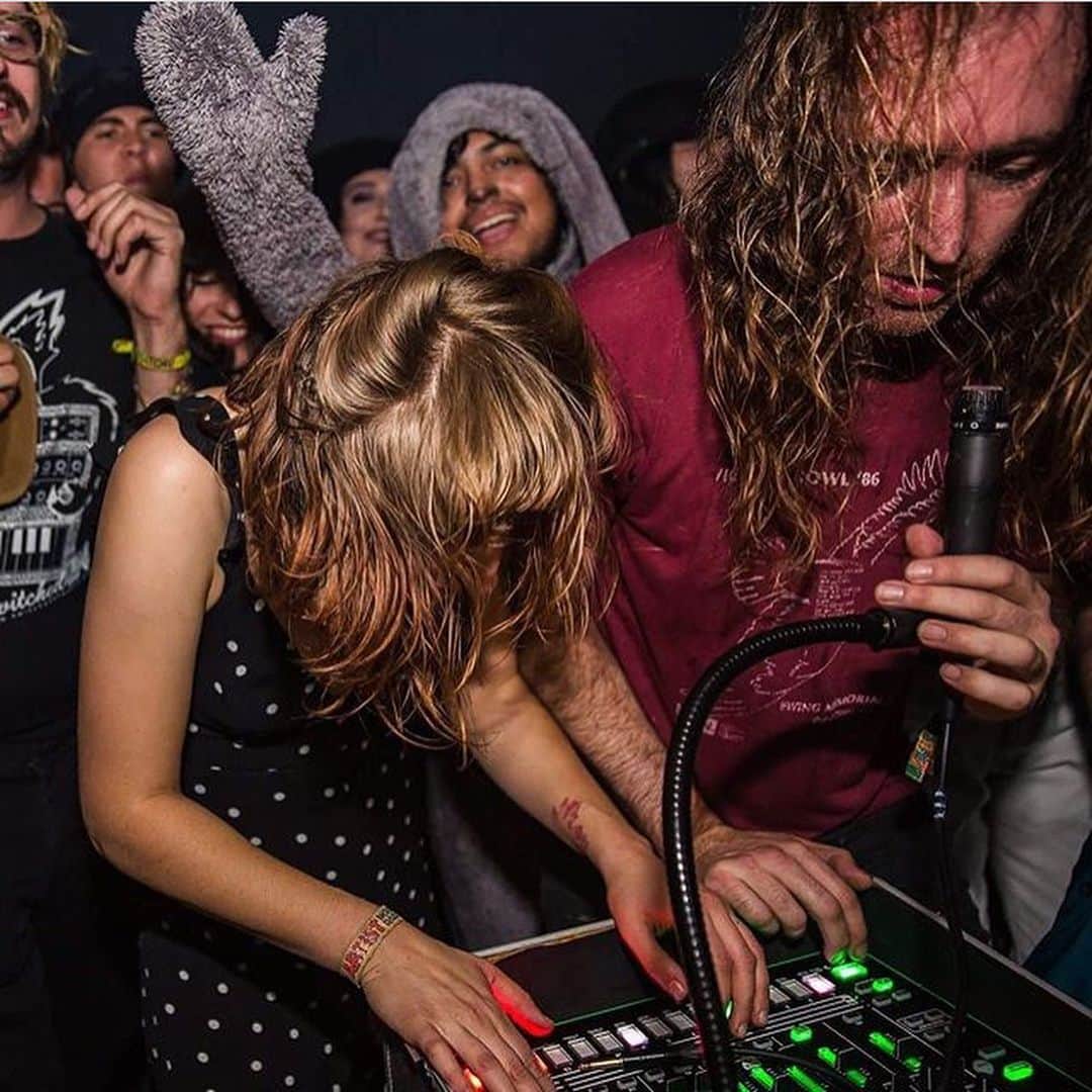 のインスタグラム：「#tbt or #twilightzone?  Photo by @debidelgrande at @desertdaze_official 2018」