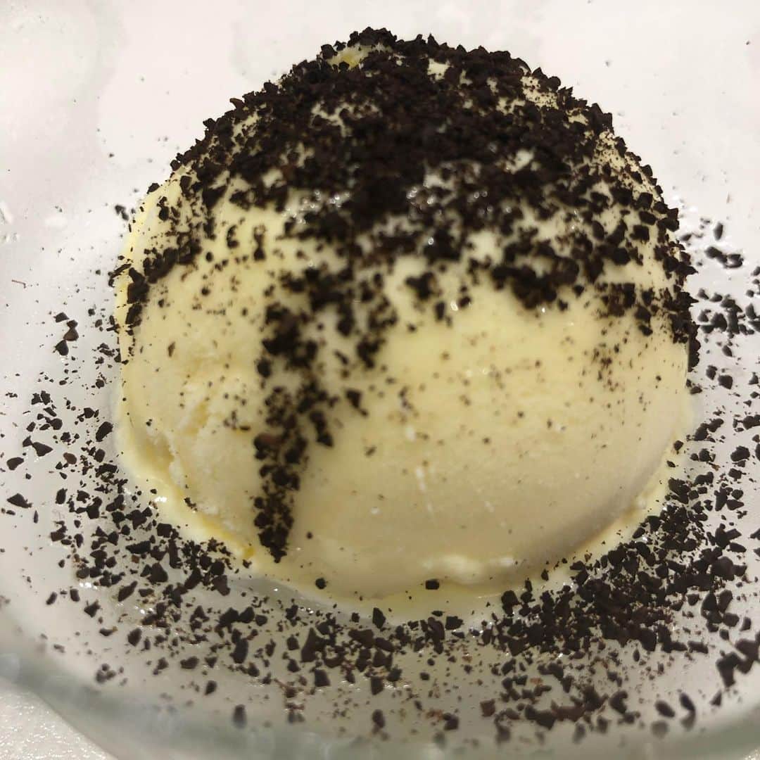 山本華世さんのインスタグラム写真 - (山本華世Instagram)「アイスクリームにコーヒー豆の粉？美味しかったぁ。」8月23日 11時07分 - kayo_092