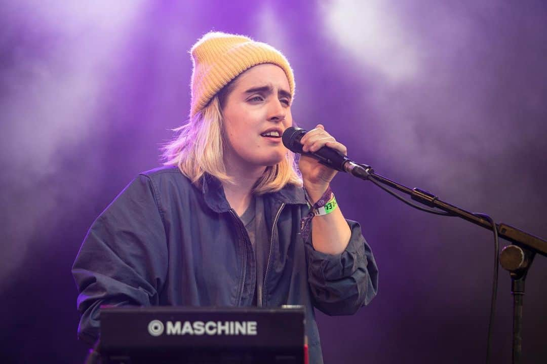 The GRAMMYsさんのインスタグラム写真 - (The GRAMMYsInstagram)「In many ways, 'forevher' represents a #victory lap for @Shura, who, even as recently as a few years ago, wouldn't have felt comfortable using #samesex pronouns in her songs. But the "her" in "forevher" is quite purposeful, as is its Rodin-inspired blue imagery of two #women embracing. "I remember when I put out 'Nothing's Real'... In the pop sphere there really wasn't a #queer woman that I could think of, other than people who had also already been around for a while," Shura tells the #RecordingAcademy. "So, @TeganandSara, maybe you have @HayleyKiyoko as well. But now we have @gakkingprincess, we have lots of non-binary artists. The indie-pop world, it's just so much queerer than it was when I first put out a record. I don't feel like the only gay in the village anymore." 📲 View our story to read how @Shura further delve into the story behind her latest effort—which is co-produced with Joel Pott and features collaborations with @JagwarMa's Jona Ma, @Whitneyband's Will Miller and more—and why this feels like her "first record as an adult woman."」8月23日 11時38分 - recordingacademy