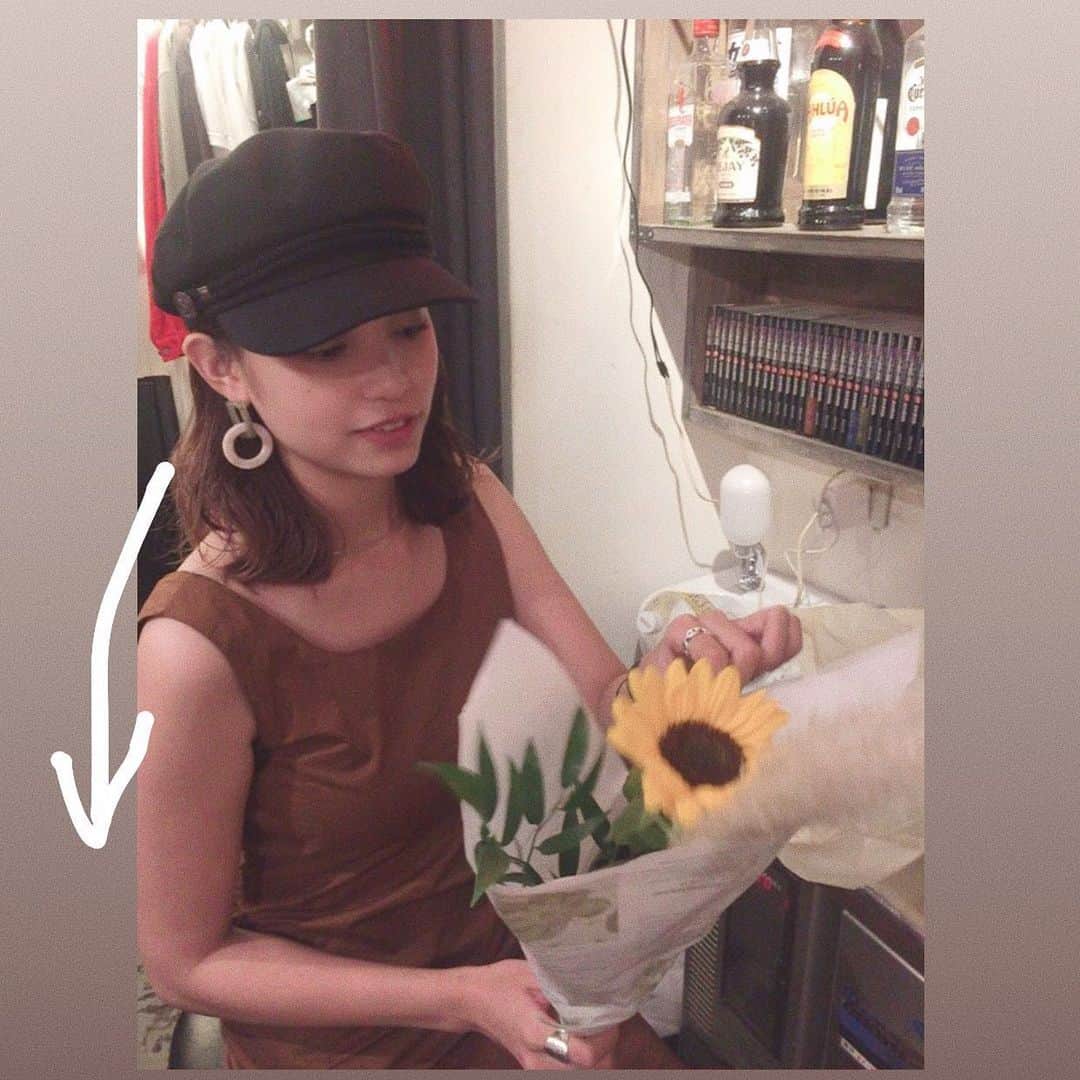 佐々木まゆのインスタグラム：「猫背🌻」