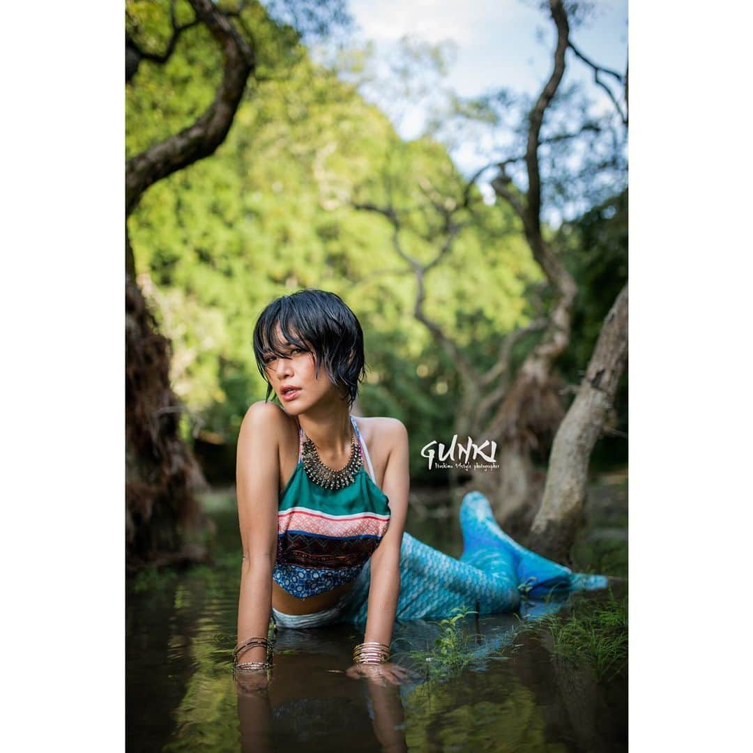 峰のりえさんのインスタグラム写真 - (峰のりえInstagram)「流行りにのってー #人魚 写真ー！ #野性種 やと思われます！  #変身写真 #写真好きな人と繋がりたい #ファインダー越しの私の世界 #ポートレート #portrait #モデル #写真」8月23日 11時53分 - minenorie0428