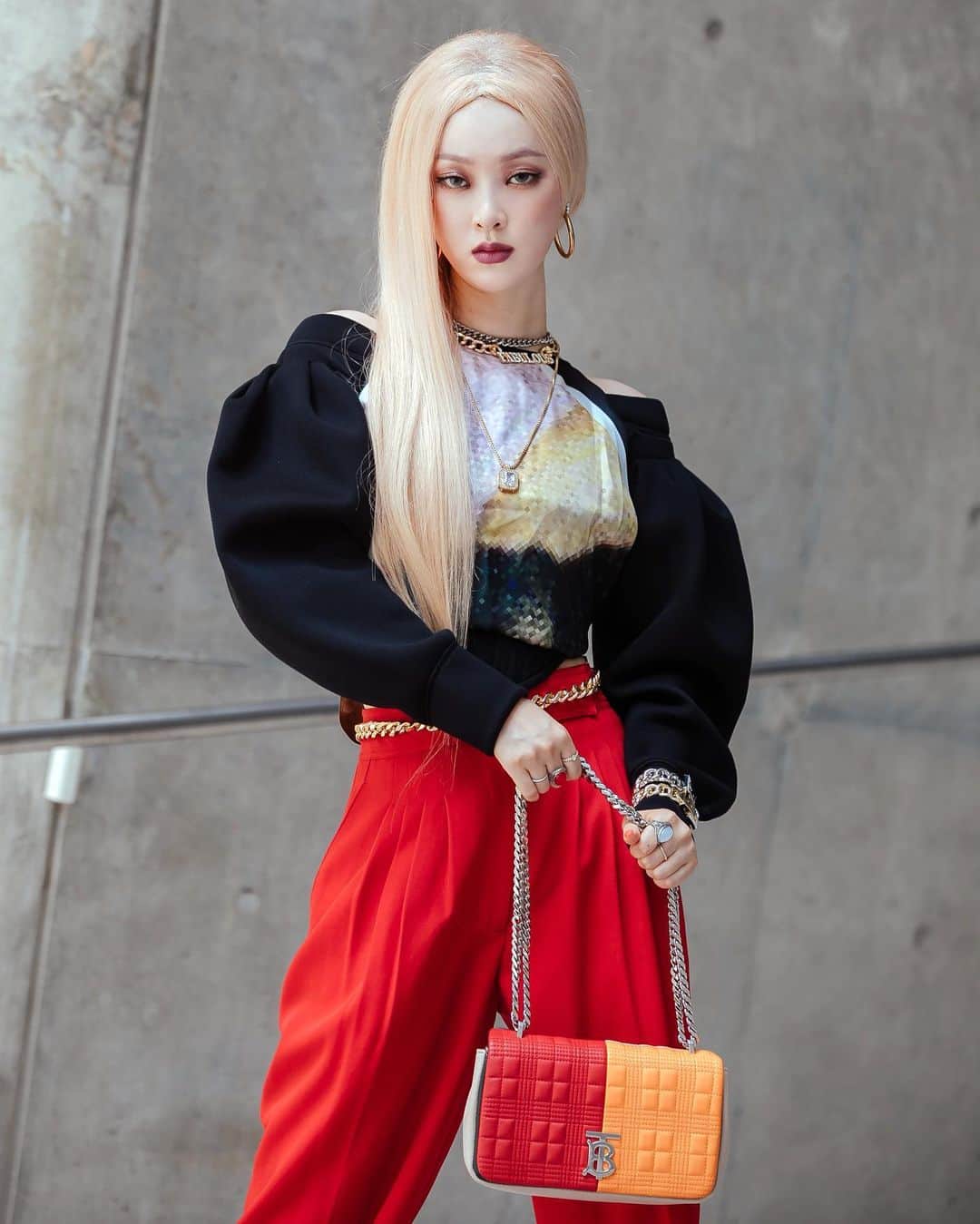 가로수길 , Seoulのインスタグラム：「Seoul Street Fashion Style Thx @saayworld 🔥 디디피에서 만난 쎄이님 👋🏻 . . #写真 #outfitideas #styleoftheday #ファッション #フォトグラファー #instafashion #파리 #東京 #서울패션위크 #sfw #오오티디 #nyc #koreafashion #패션그램 #womenswear #nyfw #데일리그램 #outfit #ootd #street #streetfashion #streetphoto #가로수길 #이태원 #사진 #스트릿패션 #모델 #wiwt #nyfw #pfw」