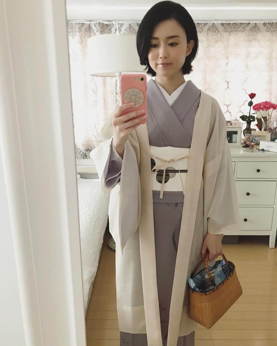 原田佳奈さんのインスタグラム写真 - (原田佳奈Instagram)「・ ・  この日の着物は、薄紫色の絽の小紋に、お月様の夏帯を合わせました。  シックに。シュッと。  帯によってまた全然表情が変わるのも着物の面白いところ💁‍♀️ #着物 #夏着物 #着物コーディネート #kimono #着物のある生活」8月23日 12時13分 - kanaharada1211