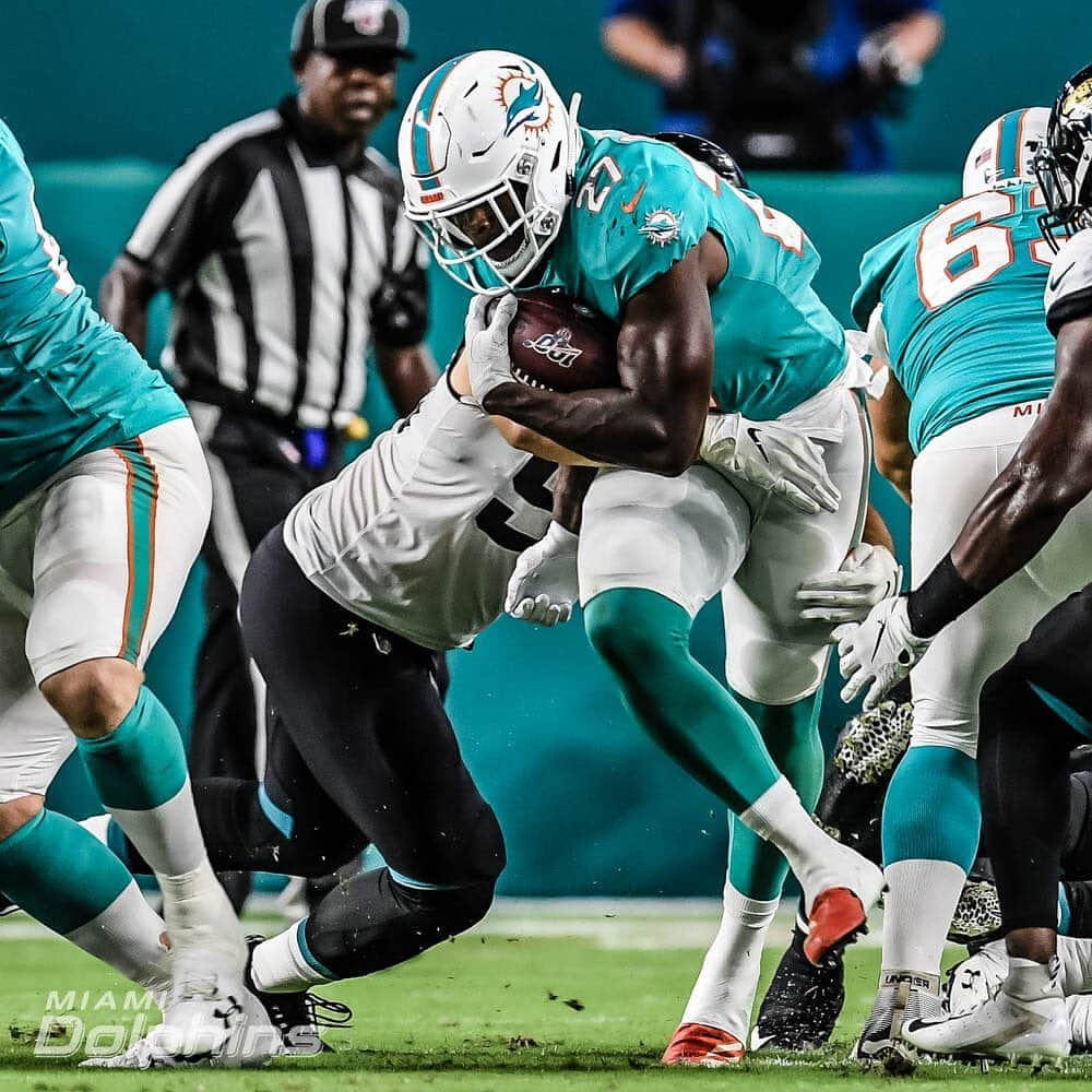 マイアミ・ドルフィンズさんのインスタグラム写真 - (マイアミ・ドルフィンズInstagram)「Coming away with the W at @hardrockstadium 😎」8月23日 12時30分 - miamidolphins