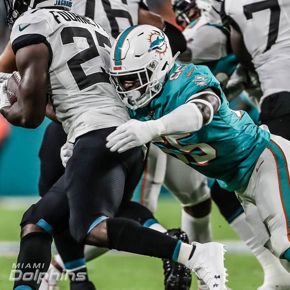 マイアミ・ドルフィンズさんのインスタグラム写真 - (マイアミ・ドルフィンズInstagram)「Coming away with the W at @hardrockstadium 😎」8月23日 12時30分 - miamidolphins