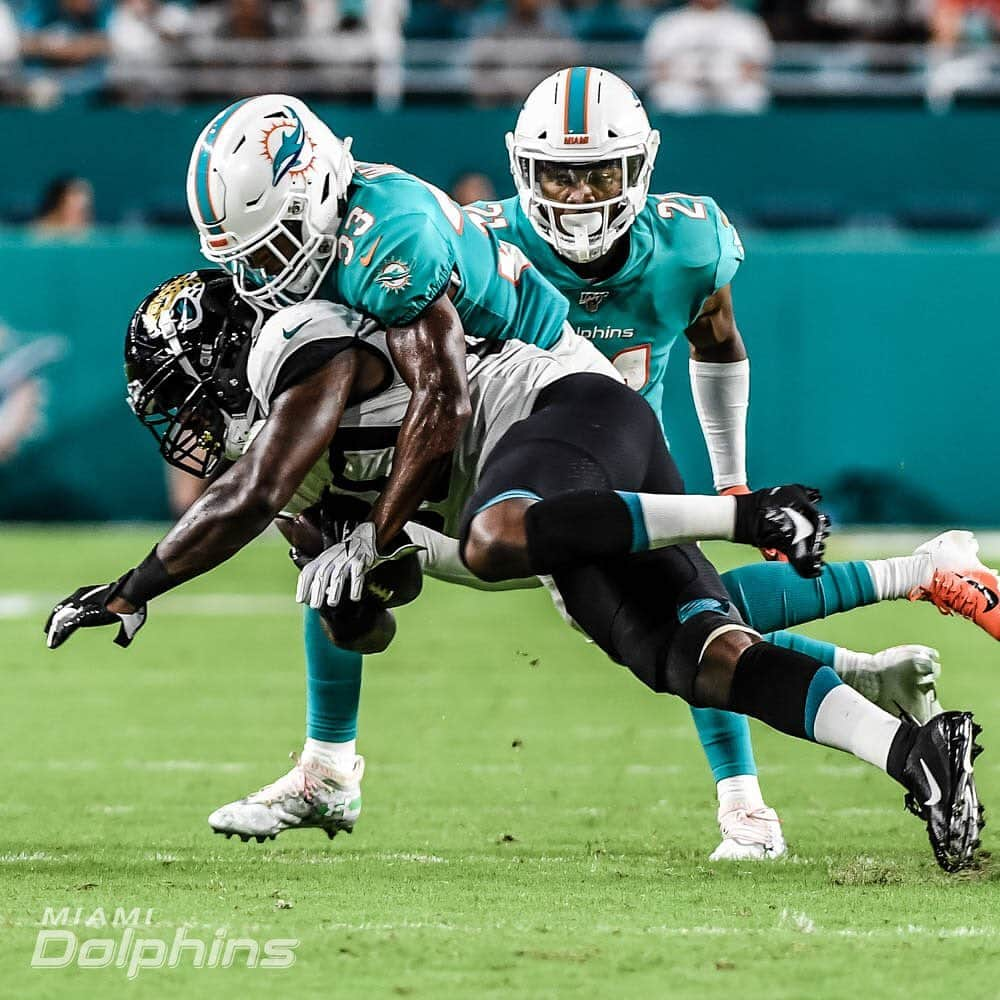 マイアミ・ドルフィンズさんのインスタグラム写真 - (マイアミ・ドルフィンズInstagram)「Coming away with the W at @hardrockstadium 😎」8月23日 12時30分 - miamidolphins