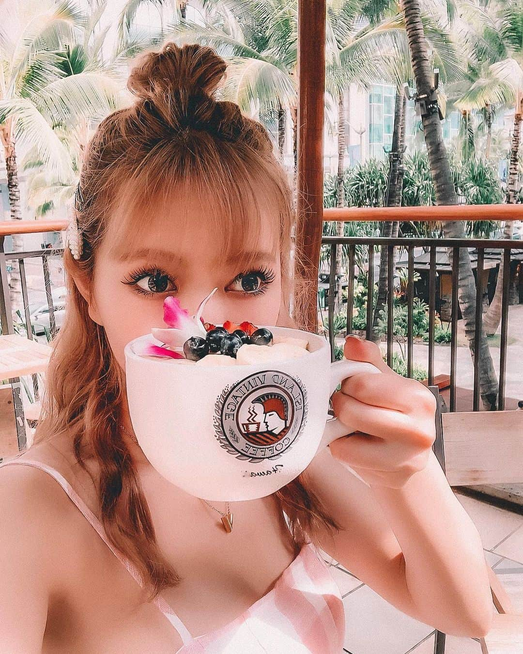 RUI ONUMAさんのインスタグラム写真 - (RUI ONUMAInstagram)「ㅤㅤㅤㅤㅤㅤㅤㅤㅤㅤㅤㅤㅤ açaí☕️🌺 ㅤㅤㅤㅤㅤㅤㅤㅤㅤㅤㅤㅤㅤ island vintageのアサイー だいすき♡♡♡ㅤㅤㅤㅤㅤㅤㅤㅤㅤㅤㅤㅤㅤ ㅤㅤㅤㅤㅤㅤㅤㅤㅤㅤㅤㅤㅤ 旅行前には @lapis_chihiro  にマツエクしてもらってるよ👀 分かりやすいマツエクデザインは ハイライトの〝EYELASH〟を みてみて〜💄 ㅤㅤㅤㅤㅤㅤㅤㅤㅤㅤㅤㅤㅤ FFラッシュ軽いからか まつげ下がらないし持ちがめっちゃ良い！ 気付いたら1ヶ月半経過！w そん位持ちが良い〜💪🏽 ㅤㅤㅤㅤㅤㅤㅤㅤㅤㅤㅤㅤㅤ ㅤㅤㅤㅤㅤㅤㅤㅤㅤㅤㅤㅤㅤ ――――――――――――― ㅤㅤㅤㅤㅤㅤㅤㅤㅤㅤㅤㅤㅤㅤㅤㅤㅤㅤㅤㅤㅤㅤㅤㅤㅤㅤ 🗺 #ハワイ #Hawaii ㅤㅤㅤㅤㅤㅤㅤㅤㅤㅤㅤㅤㅤ 📍#islandvintagecoffee  ㅤㅤㅤㅤㅤㅤㅤㅤㅤㅤㅤㅤㅤ ――――――――――――― ㅤㅤㅤㅤㅤㅤㅤㅤㅤㅤㅤㅤㅤ #おーぬまんHawaii旅 ㅤㅤㅤㅤㅤㅤㅤㅤㅤㅤㅤㅤㅤ」8月23日 12時50分 - onumaaan