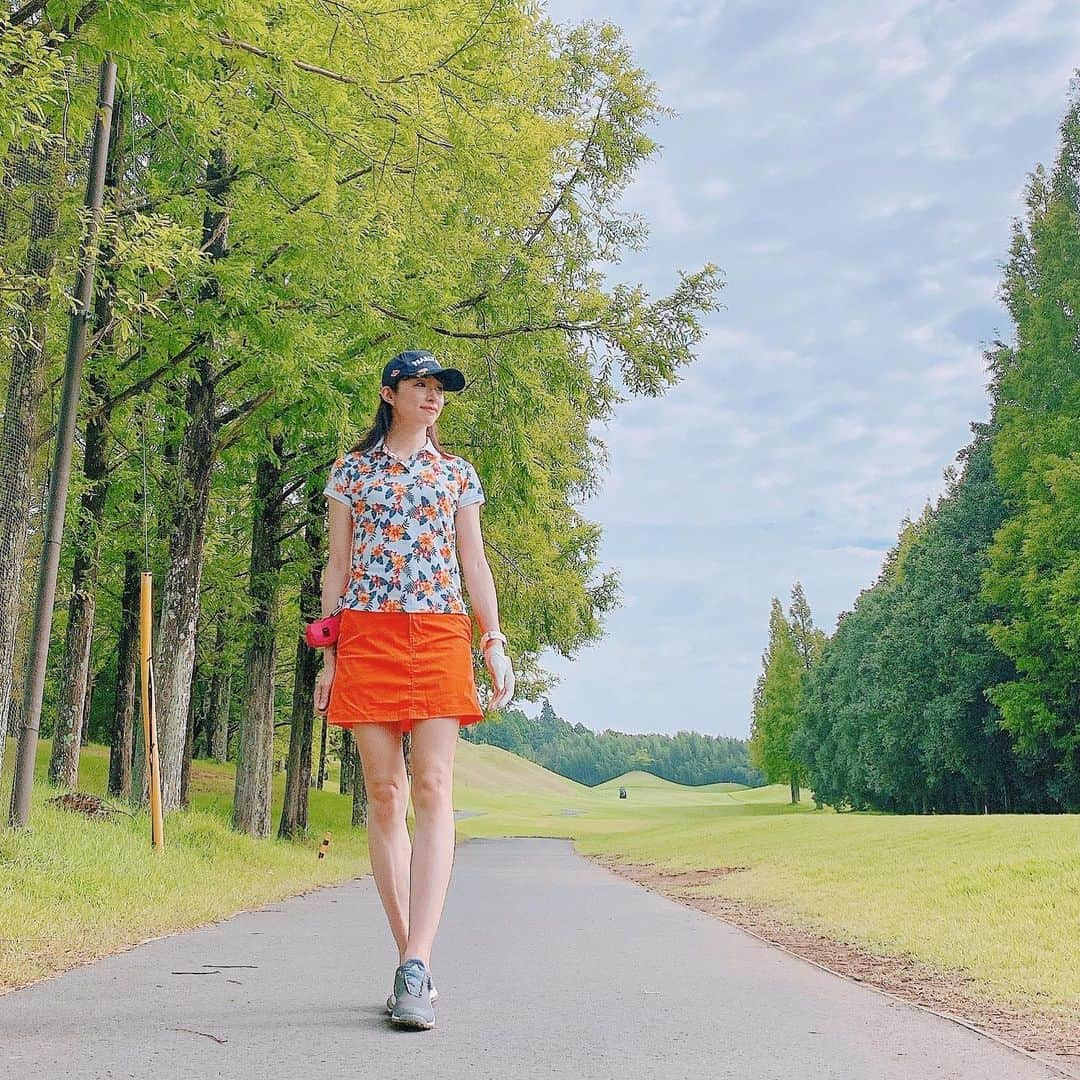 森木美和さんのインスタグラム写真 - (森木美和Instagram)「早朝ゴルフ⛳️💕﻿ 涼しいと思ったら蒸し暑かった😓💦﻿ ﻿ 内容は、、ここ最近で1番酷かったなぁ😰﻿ ﻿ 良いイメージだっただけにショックだわ😔﻿ ﻿ 練習しよ⛳️﻿ ﻿ #上手くなりたい﻿ #100叩き﻿  #スイング動画#ゴルフ練習#ゴルフ練習場#ゴルフ場#早朝ゴルフ#夏ゴルフ#夏ゴルフウェア#golf#ゴルフ#ゴルフ女子#ゴルフ男子#golfgirl#ゴルフファッション#ゴルフコーデ#lecoqsportif #lecoqgolf #ゴルフシューズ#adidasgolf#ゴルフ好き#enjoygolf#ゴルフコーデ」8月23日 12時50分 - miwamoriki