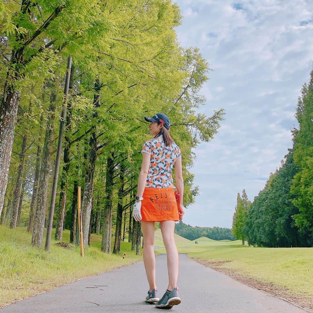 森木美和さんのインスタグラム写真 - (森木美和Instagram)「早朝ゴルフ⛳️💕﻿ 涼しいと思ったら蒸し暑かった😓💦﻿ ﻿ 内容は、、ここ最近で1番酷かったなぁ😰﻿ ﻿ 良いイメージだっただけにショックだわ😔﻿ ﻿ 練習しよ⛳️﻿ ﻿ #上手くなりたい﻿ #100叩き﻿  #スイング動画#ゴルフ練習#ゴルフ練習場#ゴルフ場#早朝ゴルフ#夏ゴルフ#夏ゴルフウェア#golf#ゴルフ#ゴルフ女子#ゴルフ男子#golfgirl#ゴルフファッション#ゴルフコーデ#lecoqsportif #lecoqgolf #ゴルフシューズ#adidasgolf#ゴルフ好き#enjoygolf#ゴルフコーデ」8月23日 12時50分 - miwamoriki