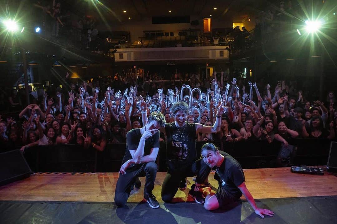 のインスタグラム：「🙏 @miyavi_ishihara “NO SLEEP TILL TOKYO” World Tour 2019 Day 18 8.22 #WashingtonDC @statetheatredc  Thanks everyone for a great night!!🙏 ．  Next Up! North America Leg Final🔥 Day 19 8.24 #Atlanta @masquerade_atl ． ． 📸By: @zb_images ． ． 【リリース情報】 MIYAVI NEW ALBUM 💿 NO SLEEP TILL TOKYO 7.24 Release⬇️⬇️ https://umj.lnk.to/miyavi_nsttPR ． 【ライブ情報】 MIYAVI “NO SLEEP TILL TOKYO” World Tour 2019 . 8/24 - Atlanta | The Masquerade 10/05 - Helsinki | Tiivistamo 10/06 - London | Islington Assembly Hall 10/08 - Paris | O’Sullivans Backstage By The Mill 10/09 - Bordeaux | Rock School Barbey 10/10 - Barcelona | Salamandra 10/12 - Geneva | Moulin Rouge 10/13 - Lyon | Le Transbordeur 10/15 - Amsterdam | Melkweg 10/16 - Cologne | Essigfabrik 10/17 - Berlin | Columbia Theater 10/21 - Budapest | Barba Negra Music Club 10/23 - Moscow | Glavclub Green Concert 10/24 - St. Petersburg | Aurora Concert Hall November: ASIA December: JAPAN ． MYV CREW Exclusive MIYAVI Birthday Live 2019 ． 9月15日(日) 恵比寿 LIQUIDROOM . MIYAVI ファンクラブ ”MYV CREW” 2019年度会員受付中！！ MIYAVI Fan Club“ MYV CREW” 2019 Membership Admission and Renewal Information  ご入会方法は⬇️ http://myv382tokyo.com/myvcrew/about.html ． ． #MIYAVI #NoSleepTillTokyo #NSTT #UnderTheSameSky #DAOKO #千客万来 #SenkyakuBanrai #Diner #ninagawamika #蜷川実花 #MYVCREW #NorthAmerica #USA #CANADA #MEXICO #EUROPE #ASIA #JAPAN #live ．」