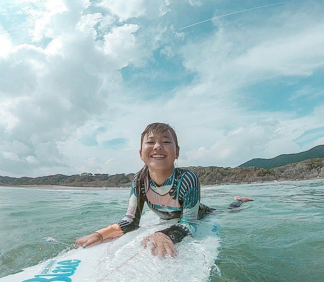 金子藍さんのインスタグラム写真 - (金子藍Instagram)「. Go あきちゃん❤️ Go ガールズ❤️ . #kidssurfcamp #サーフィン #サーファーガール #伊良湖 #海 #サーフィン合宿 #haneypresets #gopro #goprojp #roxy #roxyjapan #roxywetsuit #roxygirl」8月23日 12時58分 - aikaneko_surf